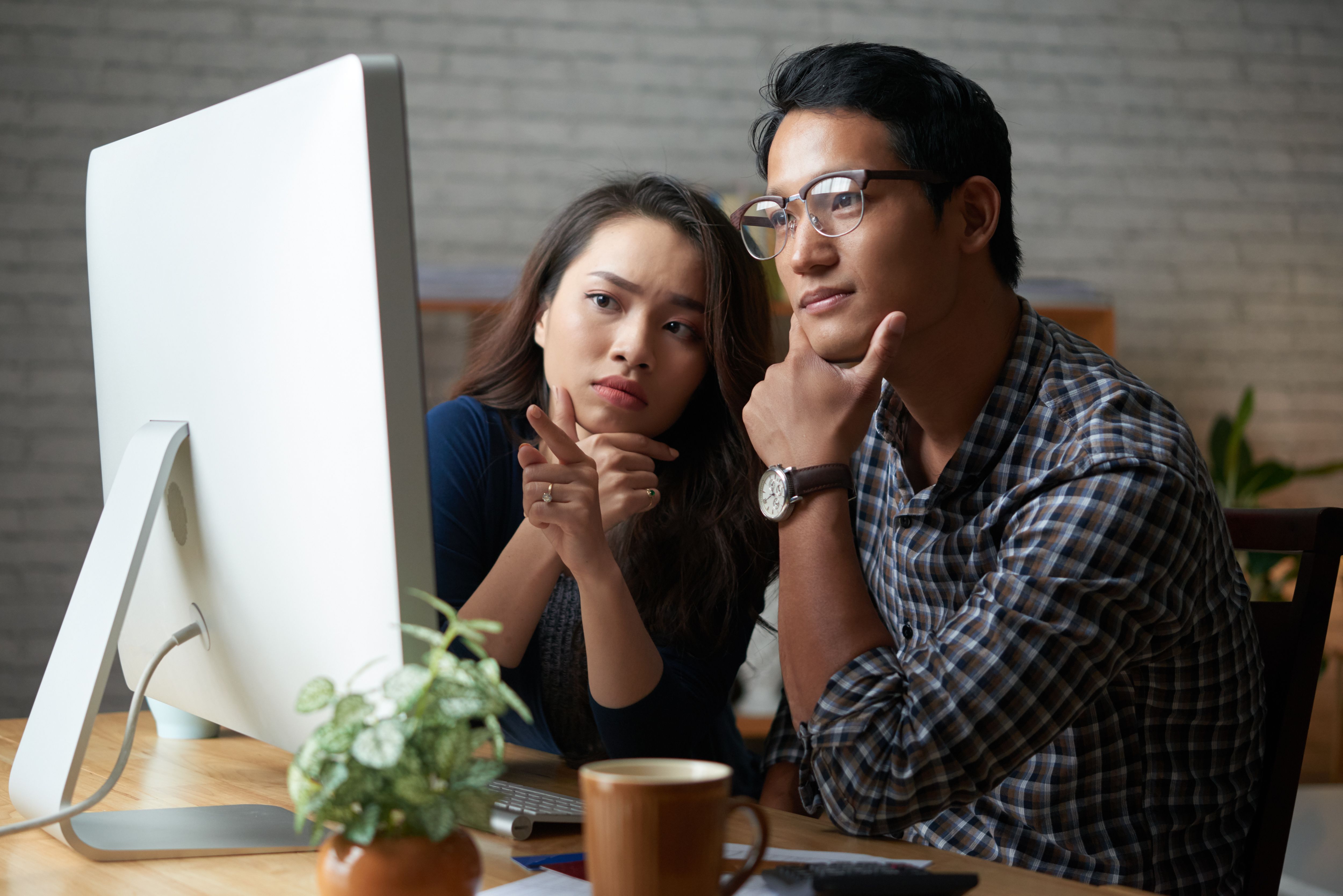 couple-spending-time-together-home-computer.jpg